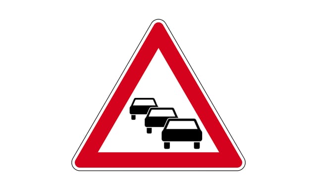 Wie verhalten Sie sich auf einer Autobahn bei diesem Verkehrszeichen?