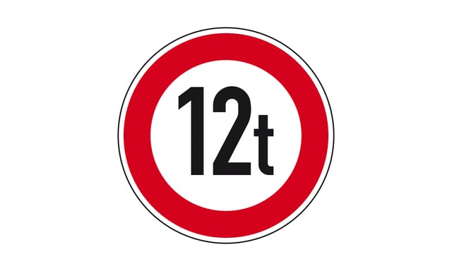 Sie möchten in die so beschilderte Straße einfahren. Worauf bezieht sich die Angabe „12 t“?